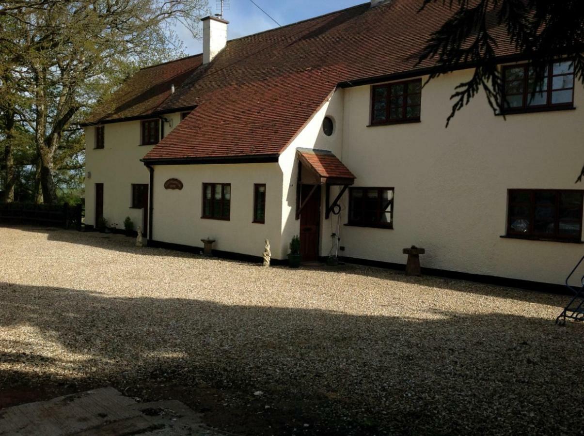 בית הארחה קרדיטון 	East Hillerton House מראה חיצוני תמונה