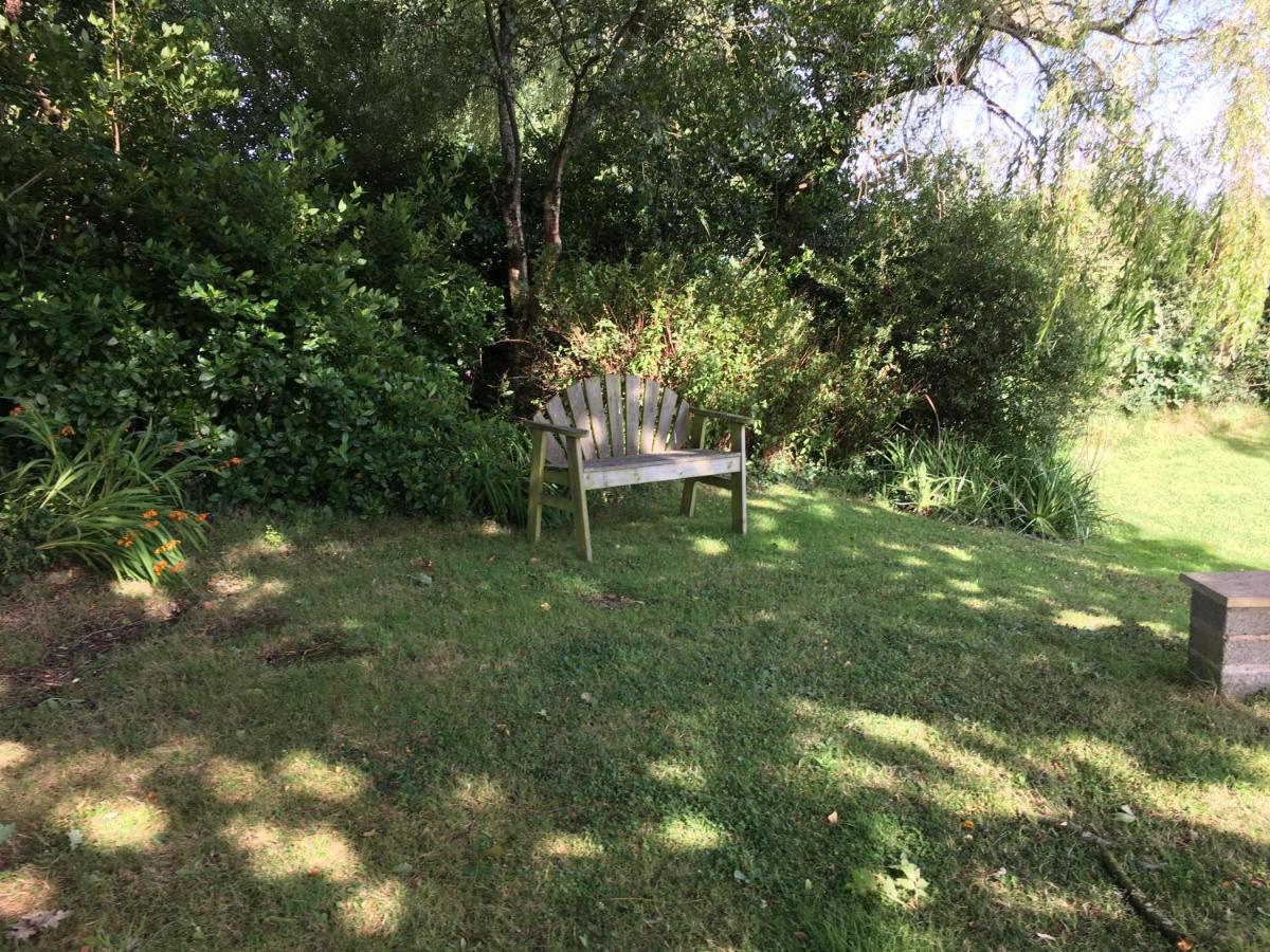 בית הארחה קרדיטון 	East Hillerton House מראה חיצוני תמונה